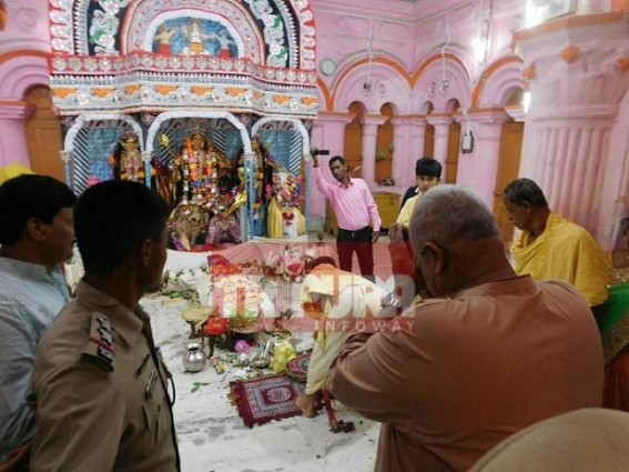 Governor visits Durga Puja pandals 